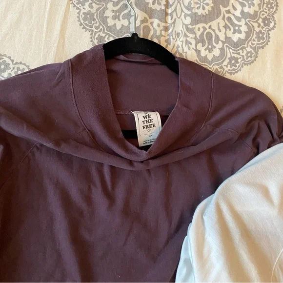 We The Free mocked neck cropped long sleeve shirts. White and Burgundy together - Picture 1 of 7